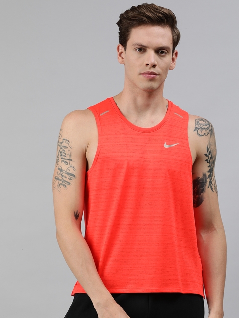 

Nike Men Coral Solid Round Neck T-shirt