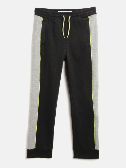 

Levis Boys Black & Grey Melange Slim Fit Colourblocked Joggers