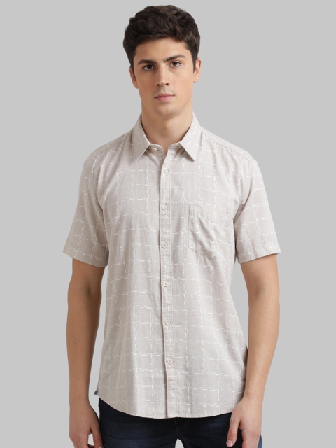 

Parx Men Beige & White Regular Fit Checked Casual Shirt