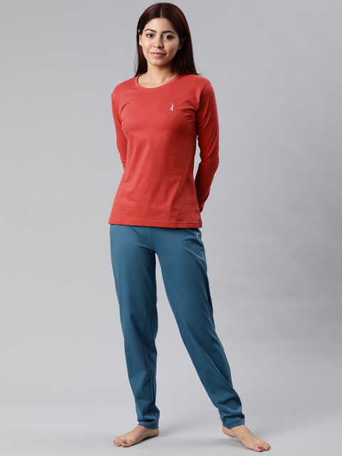 

QUARANTINE Women Red & Blue Solid Night suit