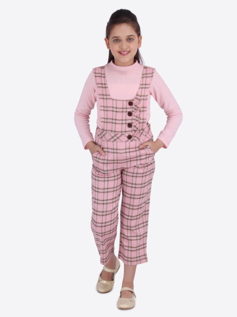 

CUTECUMBER Girls Pink Solid T-shirt with Dungarees