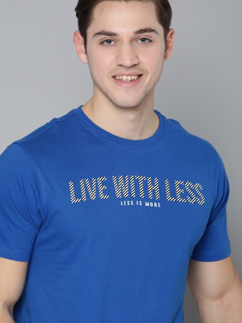 

Mast & Harbour Men Blue & White Pure Cotton Printed Round Neck T-shirt