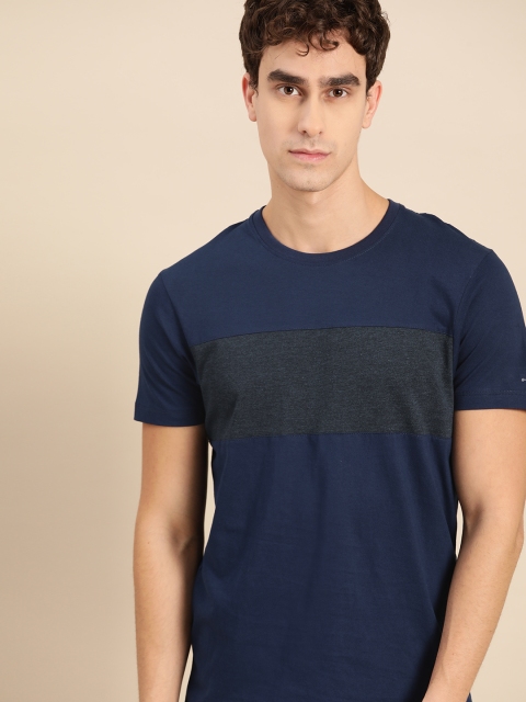 

ether Men Navy Blue & Charcoal Grey Pure Cotton Colourblocked Round Neck T-shirt