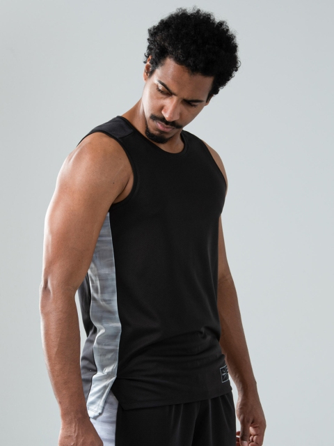 

TARMAK By Decathlon Men Black Solid Round Neck T-shirt