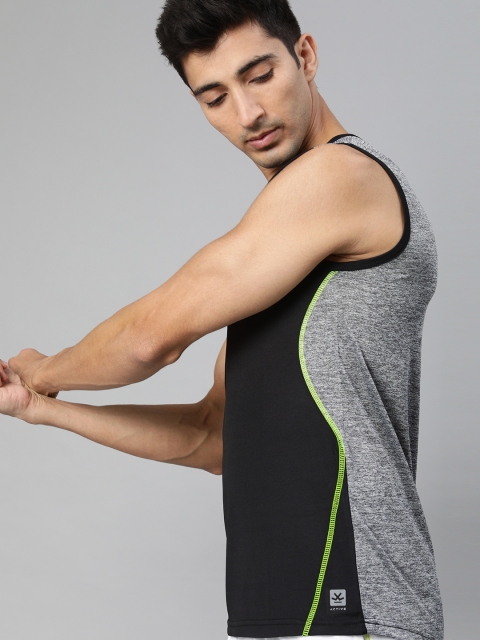 

WROGN ACTIVE Men Black Solid Round Neck T-shirt