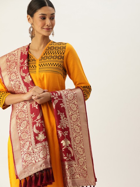 

VASTRANAND Red & Gold-Toned Woven Design Dupatta