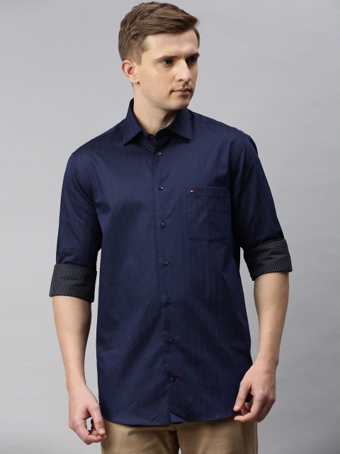 

Tommy Hilfiger Men Navy Blue Regular Fit Solid Semiformal Shirt