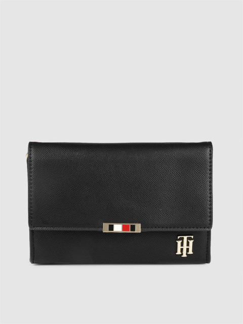 

Tommy Hilfiger Black SAFFIANO Solid Sling Bag