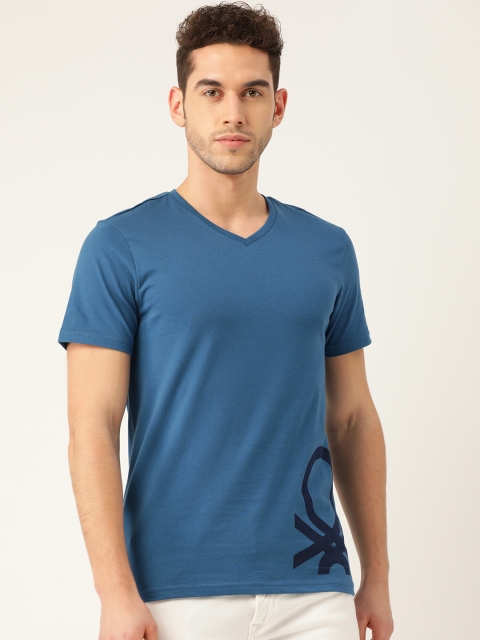 

United Colors of Benetton Men Blue Solid V-Neck T-shirt