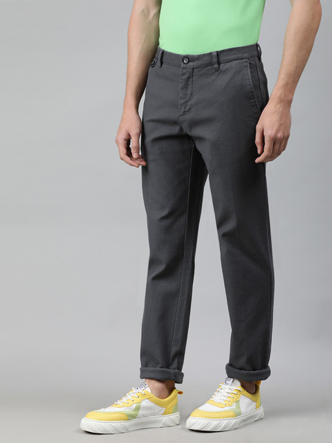 

Tommy Hilfiger Men Grey Regular Fit Solid Chinos