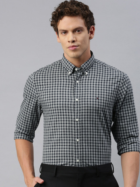 

Tommy Hilfiger Men Green & White Regular Fit Checked Semiformal Shirt