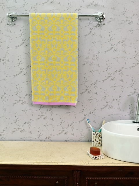 

AVI Living Unisex Yellow & Beige Printed 400 GSM Bath Towel