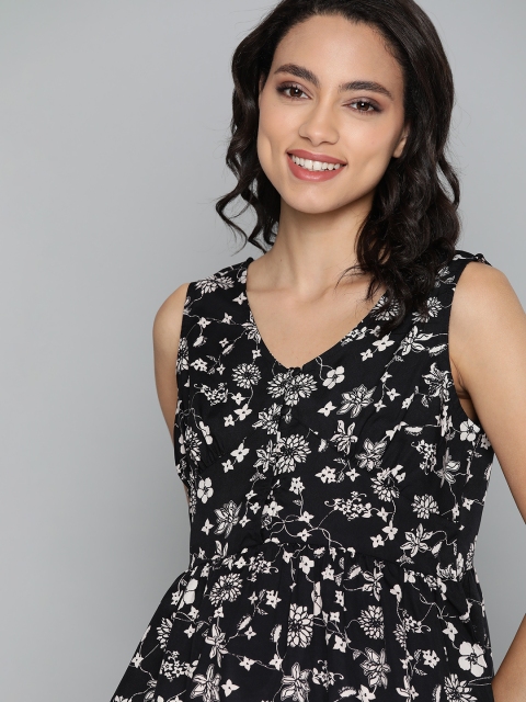 

Mast & Harbour Women Black & White Floral Print A-Line Top