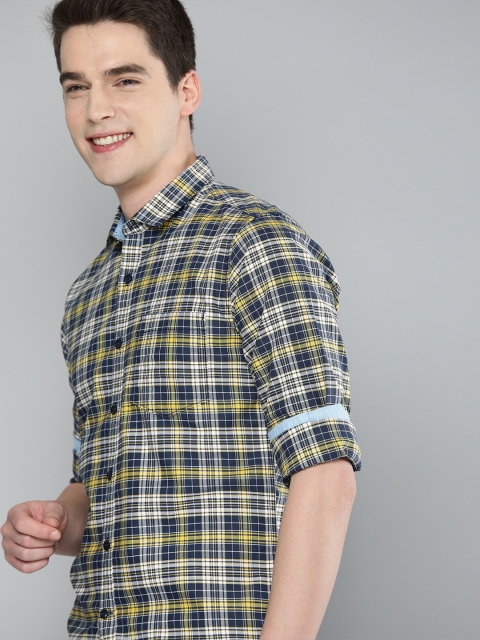 

Mast & Harbour Men Navy Blue & White Regular Fit Checked Casual Shirt
