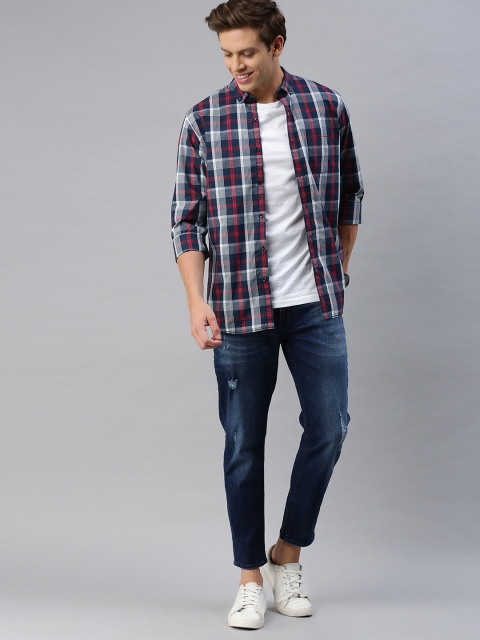 

Mast & Harbour Men Navy Blue & White Slim Fit Checked Casual Shirt