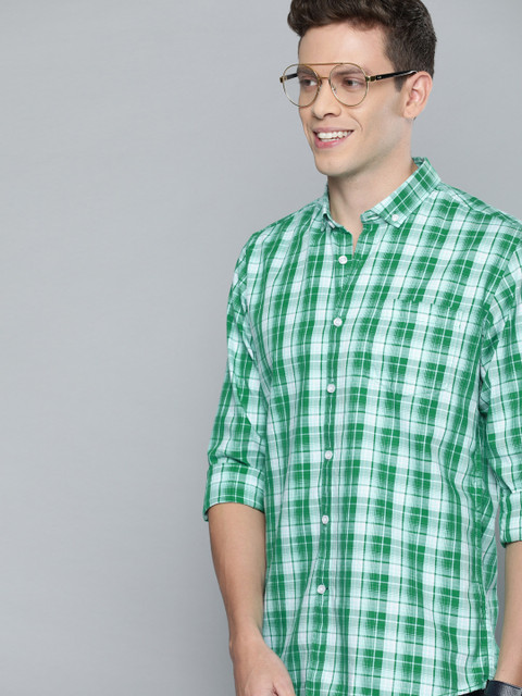 

Mast & Harbour Men Green & White Regular Fit Checked Casual Shirt