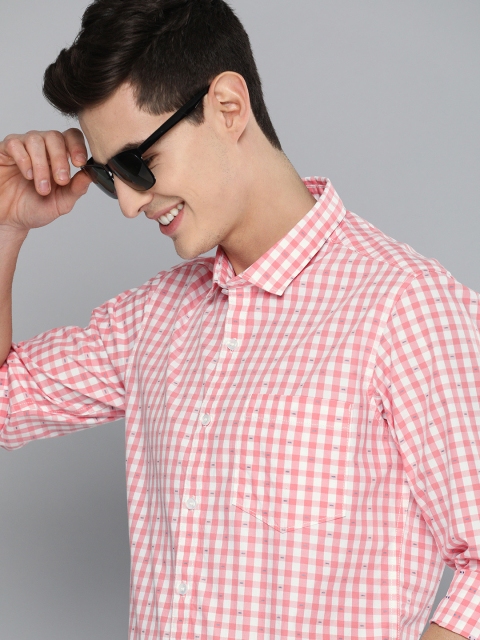 

Mast & Harbour Men Pink & White Regular Fit Checked Casual Cotton Shirt
