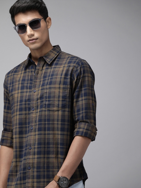 

Roadster Men Navy Blue & Mustard Regular Fit Checked Casual Shirt