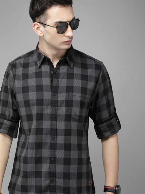 

Roadster Men Black & Grey Regular Fit Checked Casual Shirt