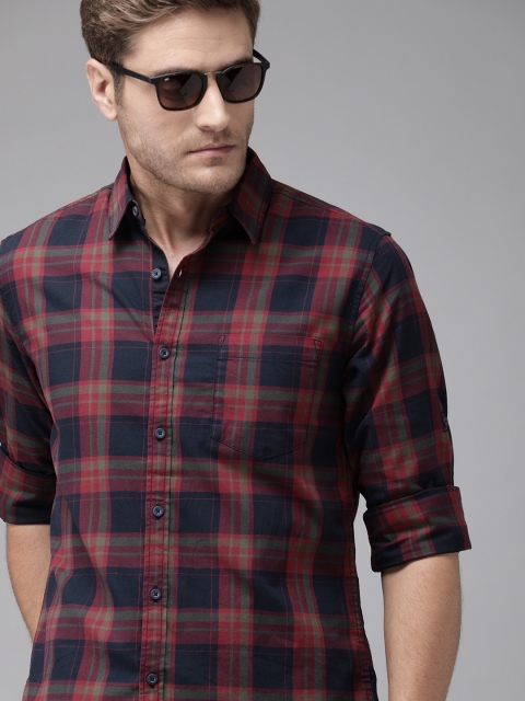 

Roadster Men Navy Blue & Red Regular Fit Checked Pure Cotton Casual Shirt