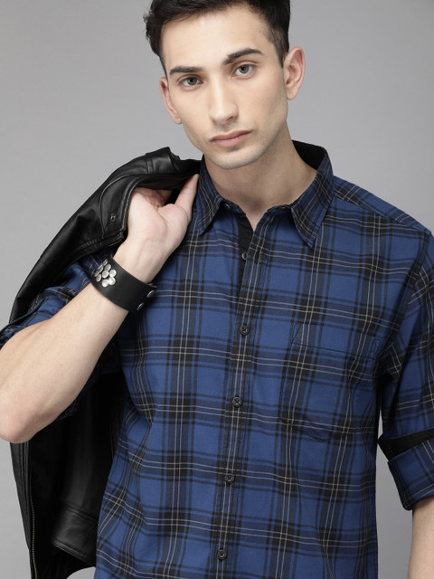 

Roadster Men Navy Blue & Black Regular Fit Checked Casual Shirt