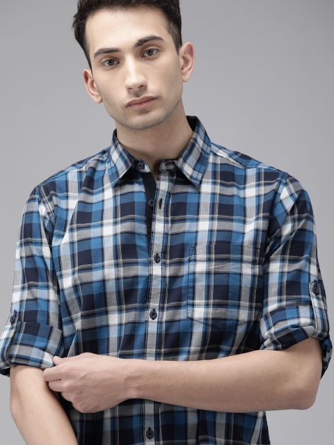 

Roadster Men Blue & White Regular Fit Checked Casual Shirt