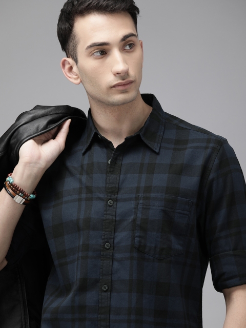 

Roadster Men Navy Blue & Black Regular Fit Checked Casual Shirt