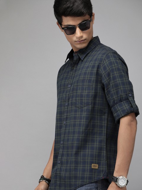 

Roadster Men Olive Green & Navy Blue Regular Fit Checked Casual Shirt