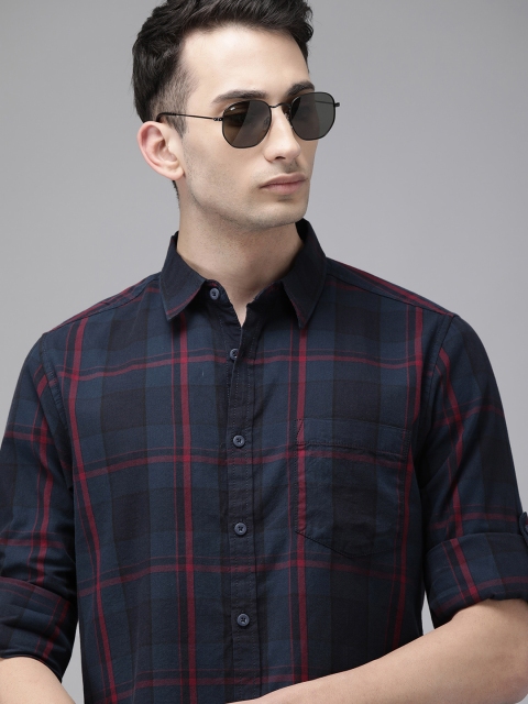 

Roadster Men Navy Blue & Black Regular Fit Checked Casual Shirt