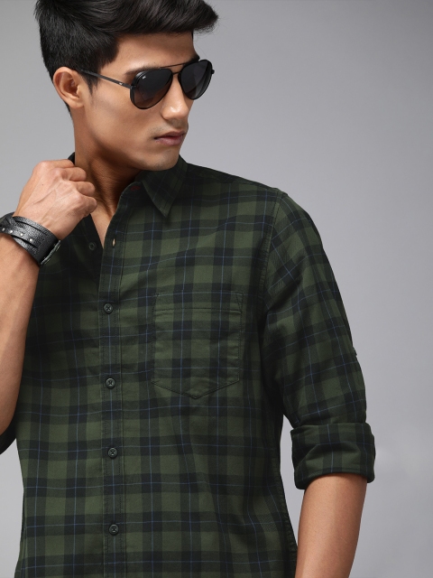 

Roadster Men Olive Green & Navy Blue Regular Fit Checked Casual Shirt