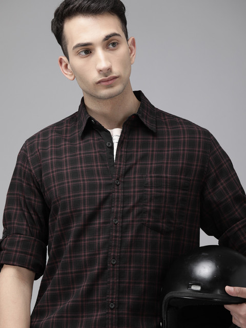 

Roadster Men Black & Brown Regular Fit Checked Casual Shirt