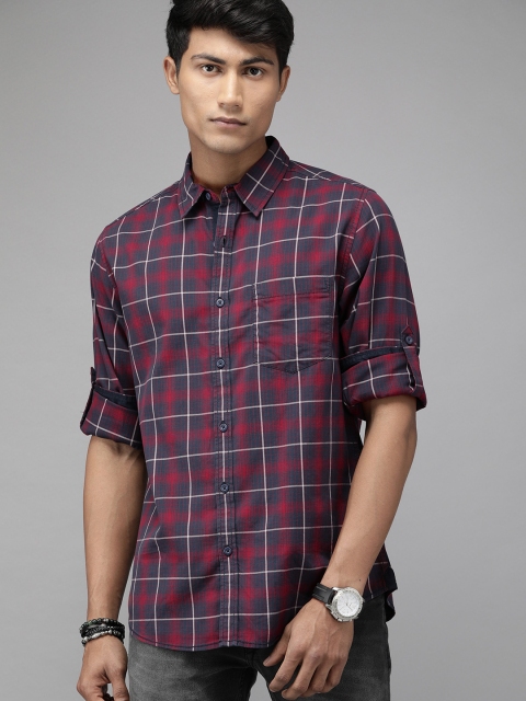 

Roadster Men Navy Blue & Red Regular Fit Checked Casual Shirt