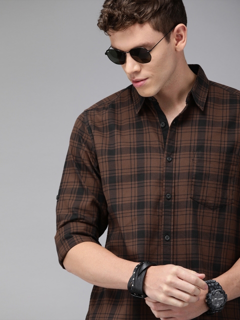 

Roadster Men Brown & Black Regular Fit Checked Casual Shirt