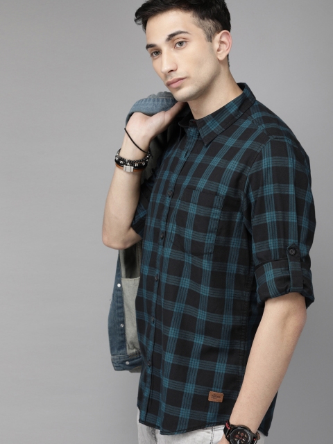 

Roadster Men Black & Navy Blue Regular Fit Checked Casual Shirt
