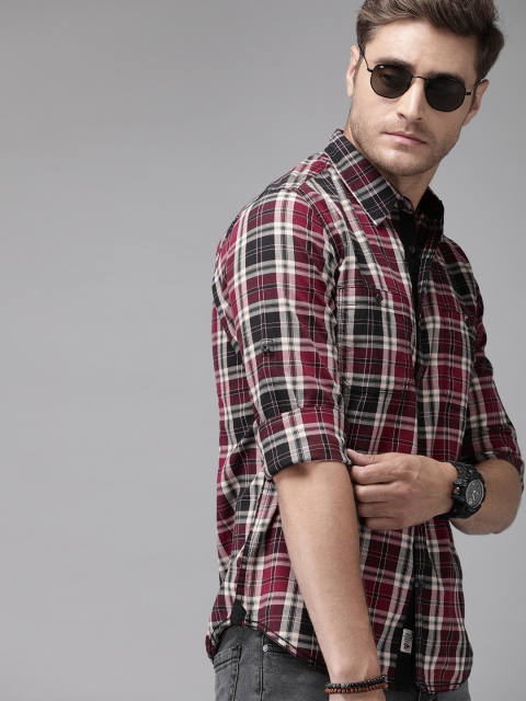 

Roadster Men Maroon & Black Regular Fit Checked Pure Cotton Casual Shirt