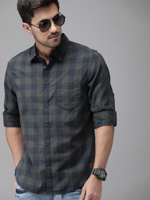 

Roadster Men Navy Blue & Olive Green Regular Fit Checked Casual Cotton Shirt