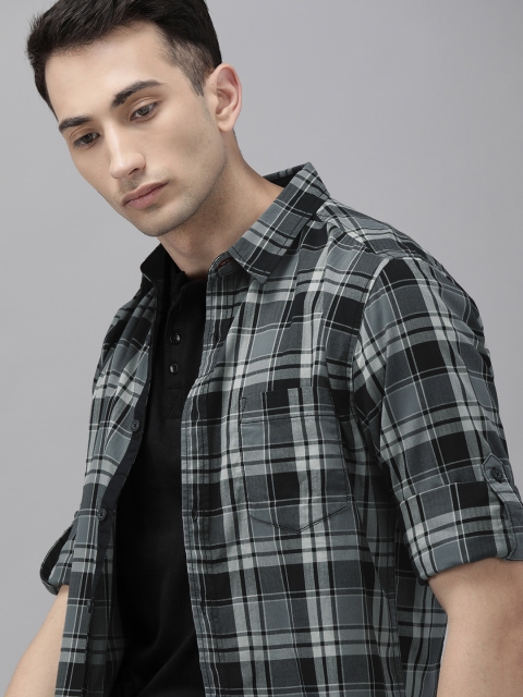 

The Roadster Lifestyle Co Men Grey & Black Regular Fit Checked Casual Shirt