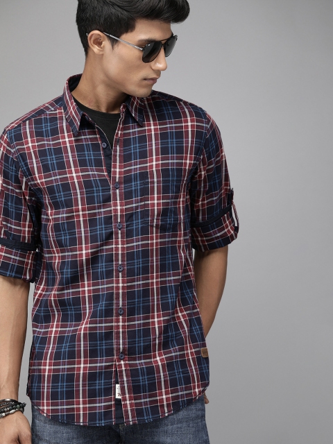 

Roadster Men Navy Blue & Maroon Regular Fit Checked Casual Shirt