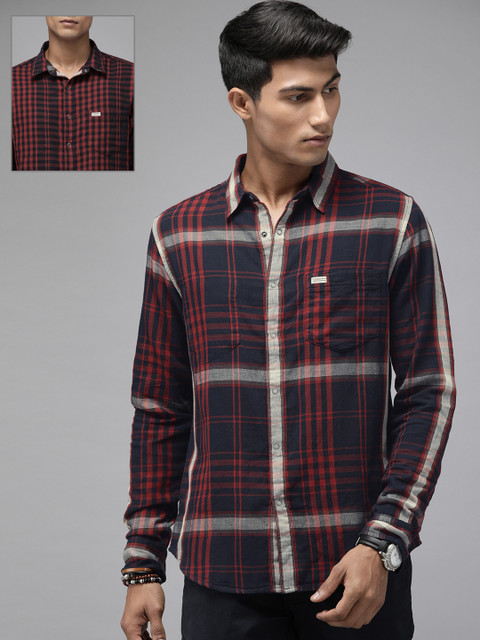 

The Roadster Lifestyle Co Men Navy Blue & Burgundy Regular Fit Checked Casual Shirt