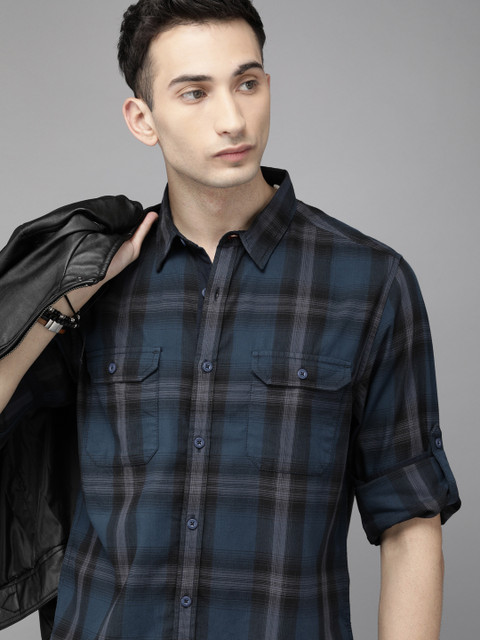 

Roadster Men Teal Blue & Black Regular Fit Checked Casual Shirt