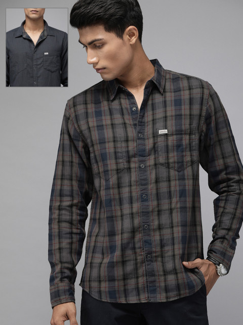 

Roadster Men Charcoal Grey & Blue Regular Fit Checked Casual Reversible Shirt