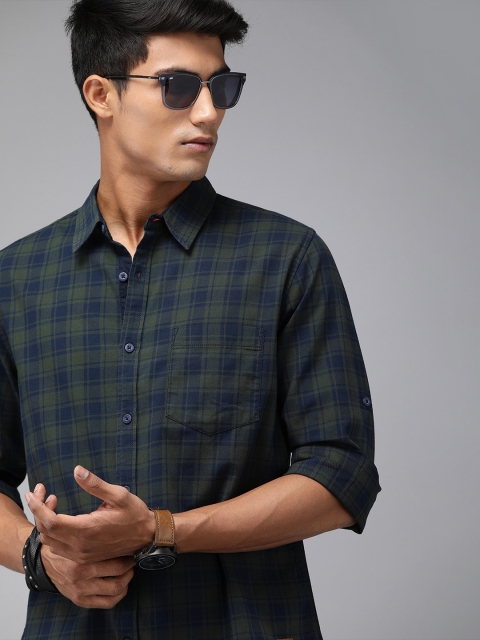 

Roadster Men Navy Blue & Green Regular Fit Checked Casual Shirt