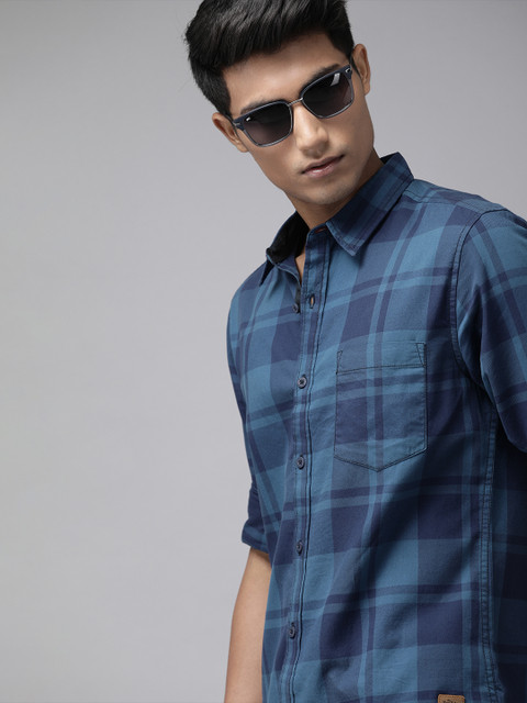 

Roadster Men Navy Blue Regular Fit Checked Casual Shirt