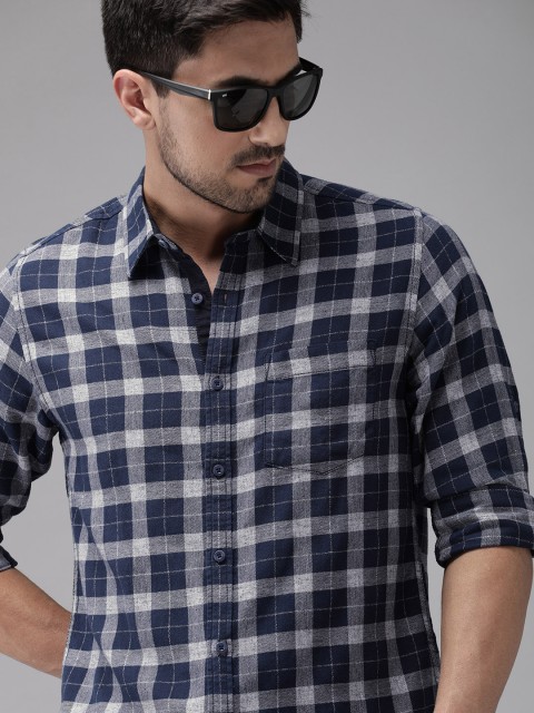 

Roadster Men Navy Blue & White Regular Fit Checked Casual Cotton Shirt
