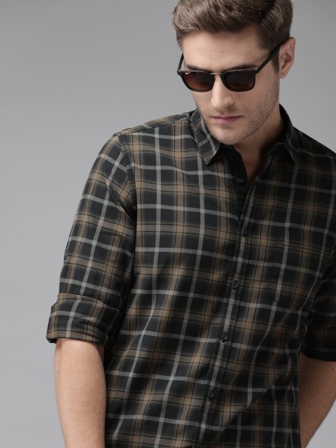 

Roadster Men Navy Blue & Olive Green Regular Fit Checked Casual Cotton Shirt