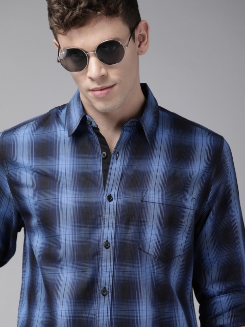 

Roadster Men Navy Blue & Black Regular Fit Checked Casual Shirt