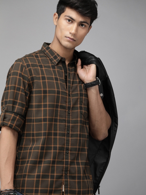 

Roadster Men Brown & Black Regular Fit Checked Casual Shirt