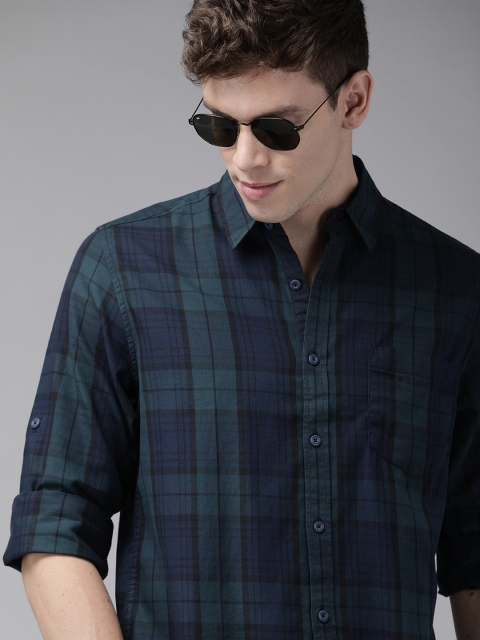 

Roadster Men Navy Blue & Black Regular Fit Checked Casual Shirt