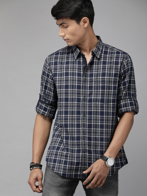 

Roadster Men Navy Blue & White Regular Fit Checked Casual Shirt