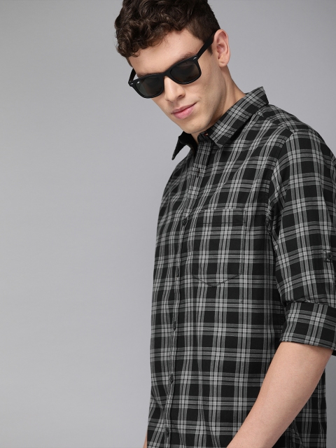 

Roadster Men Black & Grey Regular Fit Checked Casual Shirt